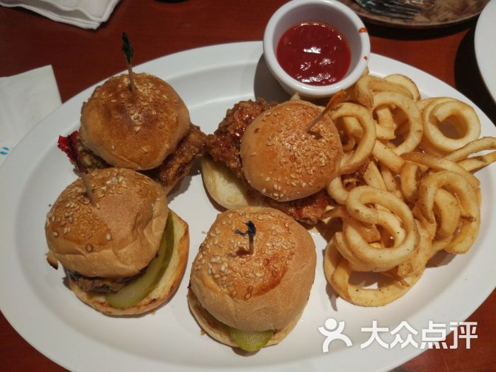 hooters猫头鹰餐厅(中国红街店)图片 - 第1张