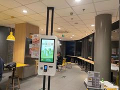 等位区-麦当劳(东石东一路店)