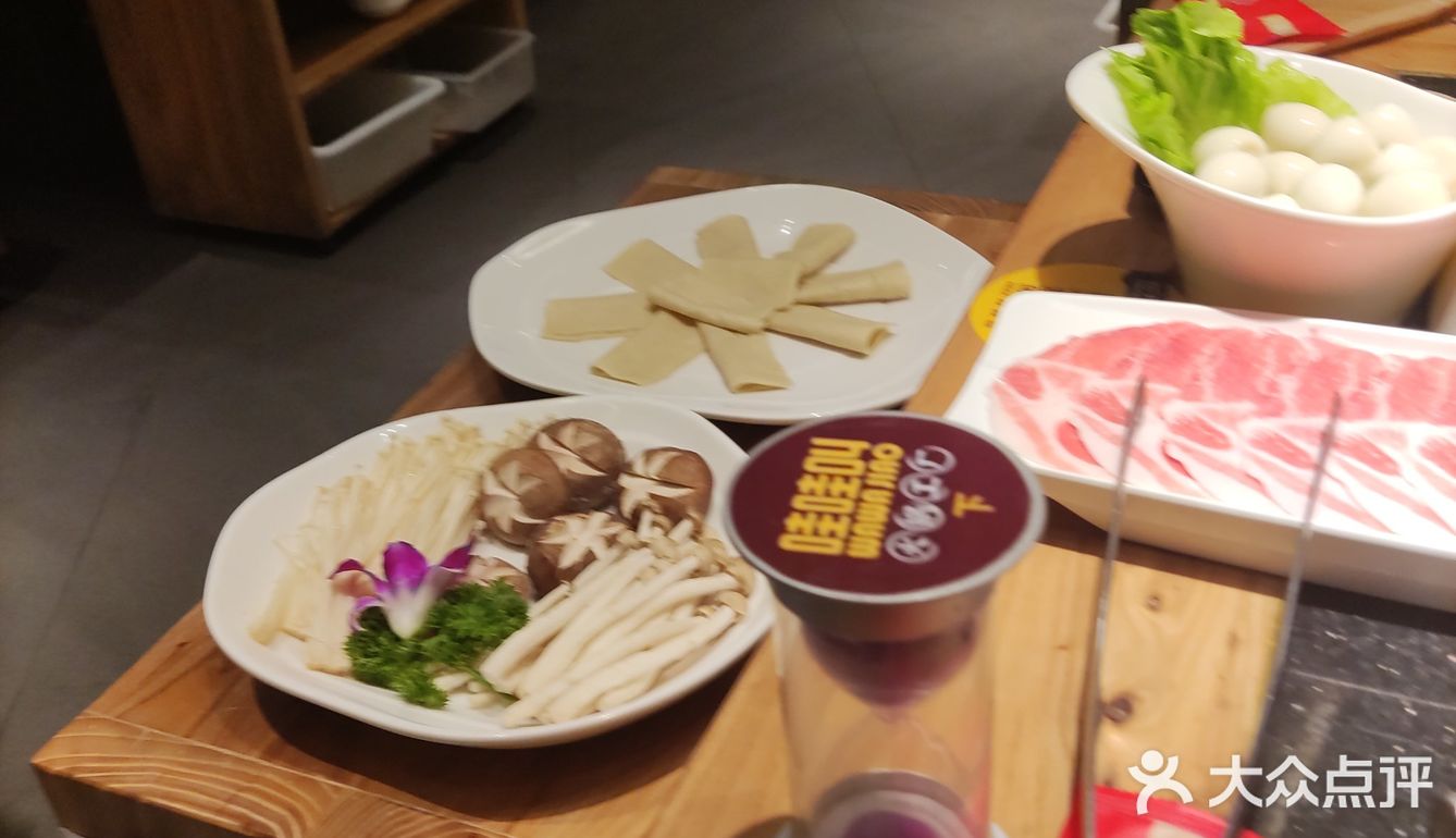 找到金鹰负二层楼下，一路寻找