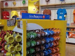 -m豆巧克力世界(上海世茂广场店)