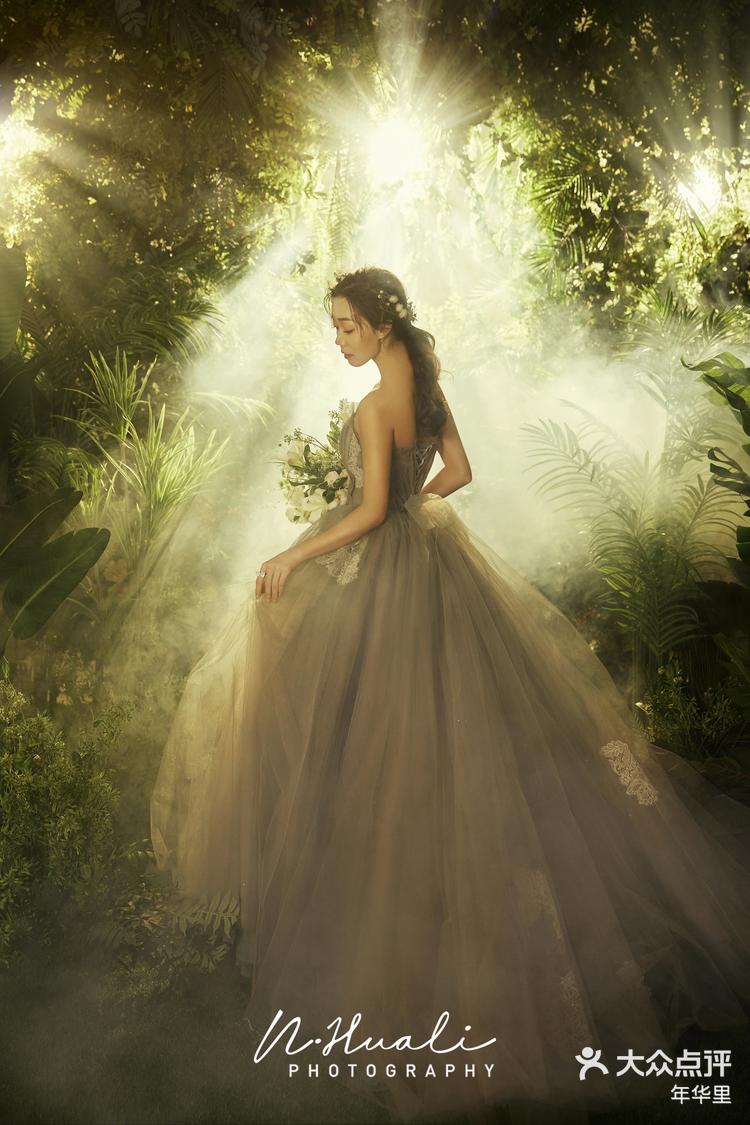 仙气飘飘的室内森系婚纱照绿野仙踪