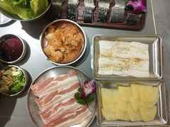 -围炉肉舍•炭烤活鳗•丹东海鲜烤肉(步行街店)