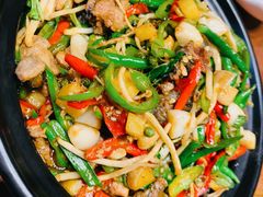 石锅牛蛙-老滇山寨•云南特色菜•地方菜•民族风情歌舞表演(金碧店)