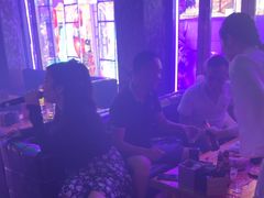 -喜鹊音乐酒馆(西街店)