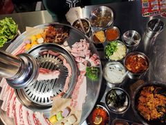 -哈哈碳都·牛肋条无限自助烤肉(宝龙店)