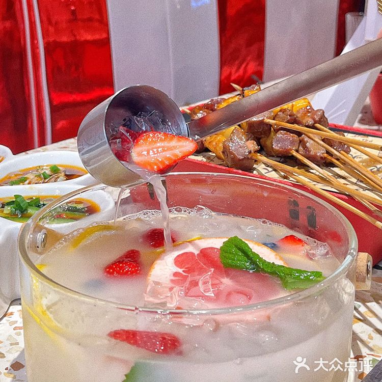 网红酒桶配烤串，[啤酒]这才是大人的快乐！