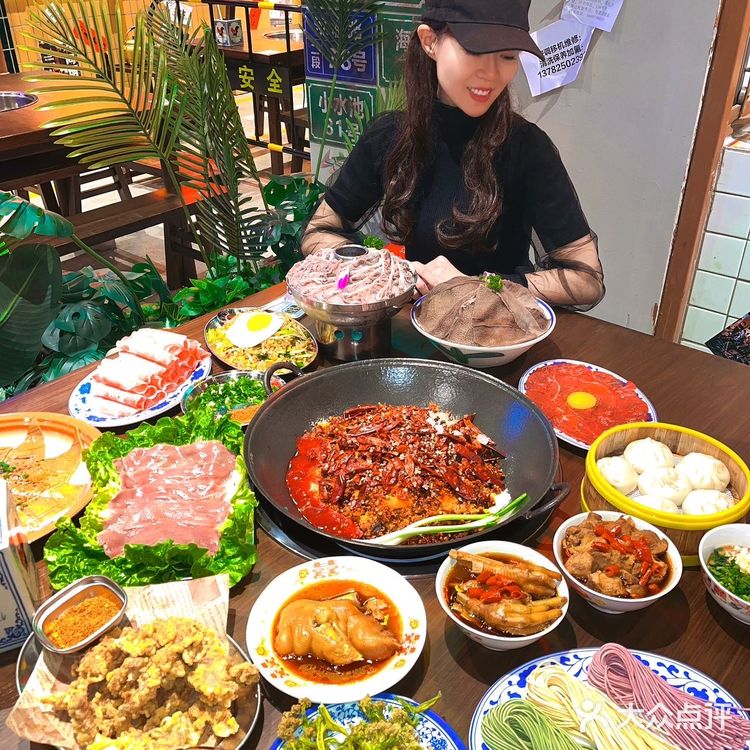 谁说济南没有公路夜市火锅？就在泉城路！