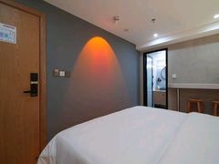 -闲隅江景艺术酒店(解放碑洪崖洞总店)