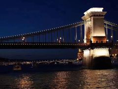 -多瑙河畔鞋履雕塑