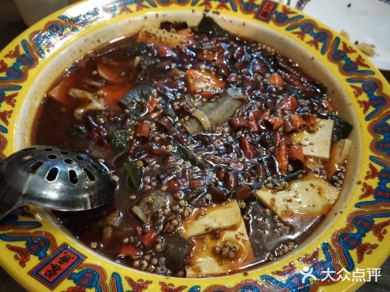 之前跟同事一起去打卡的 我太爱吃又油又辣的食物了