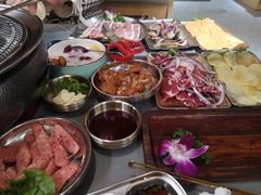 -围炉肉舍•炭烤活鳗•丹东海鲜烤肉(步行街店)