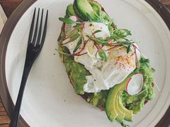 牛油果温泉蛋吐司-O'mills Sourdough Bakery&Bistro(永嘉路店)