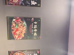 -老街烧烤大排档·地道湖北菜·龙虾馆(汉口火车站店)