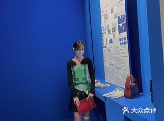 这个展馆克莱因蓝很是吸引人，因为第一次到坪山区