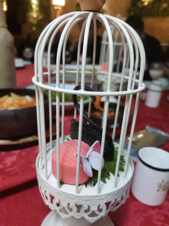 最江南艺术餐厅-"位置就在市中心很方便有很大的停车场,只是.