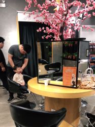 -时尚殿堂明星门店