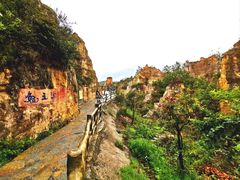 -彩色沙林风景区