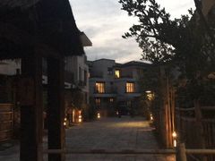 -田园东方蜜桃村的田野营地