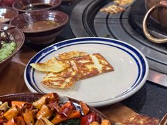 玫瑰花酱乳扇-阿山卓·野生菌火锅·纳西火塘烤肉