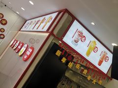 -蜜雪冰城(万达广场外B号门门口外集装箱店)