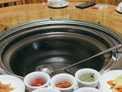 -牧民人家羊粪火自煮手把肉餐馆