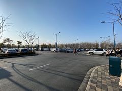 -奕欧来上海购物村停车场