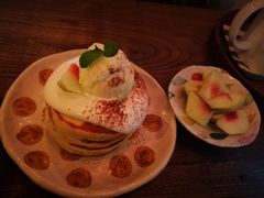 桃酱鲜奶松饼-春风十里咖啡馆