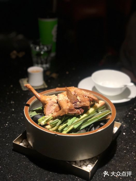 小运河·公馆(国贸店-盐焗香茅乳鸽图片-东莞美食-大众点评网