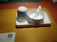 餐具干净有序-多嘴肉蟹煲(万达店)
