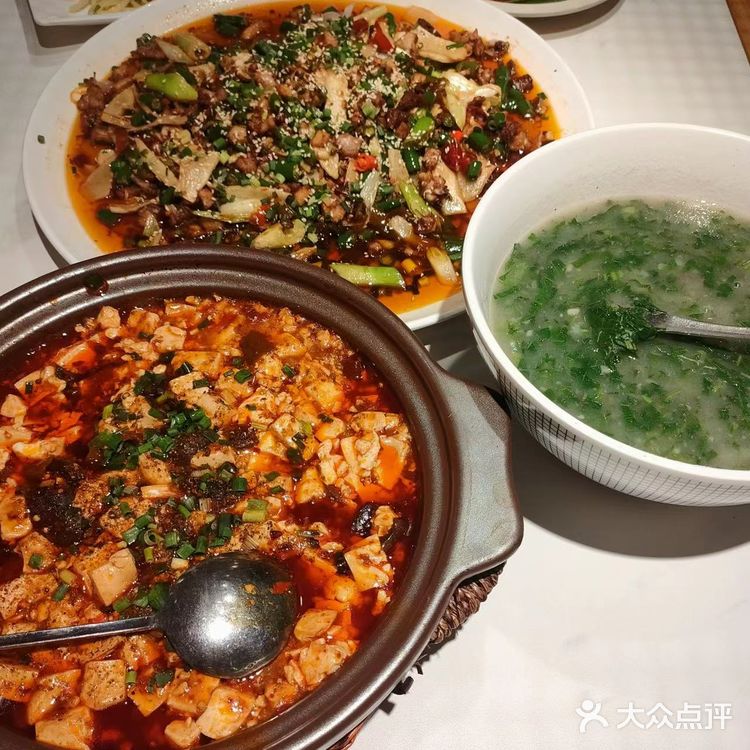 这家餐厅快被我和同事们吃成食堂了，真的优秀！！哈哈