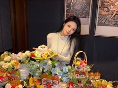 -雍容荟帝王蟹活龙虾展台自助(IFS黑金店)