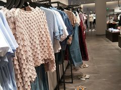 -URBAN REVIVO(高德置地广场·春广场店)