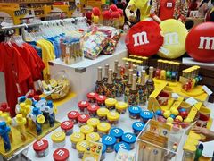 -m豆巧克力世界(上海世茂广场店)