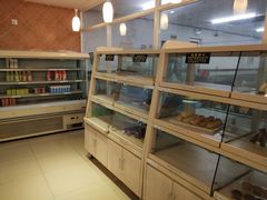 面包甜点陈列柜-同济大学本部学苑饮食广场