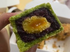 流心小方(抹茶紫薯奶黄流心)-陶陶居饼家(惠福东路店)