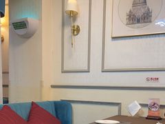 -悦享绿山墙西餐厅