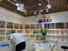-三叶眼镜城批发市场(上海火车站店)