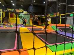 -蹦蹦跳跳(新奥购物中心店)