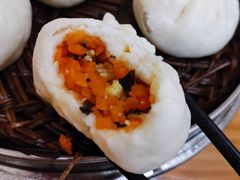 胡萝卜鸡蛋包-张小生鲜汁肉包(商业街店)