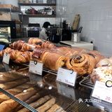 打卡传说中的  奥林匹克大厦里的 冈冈面包店[调皮]