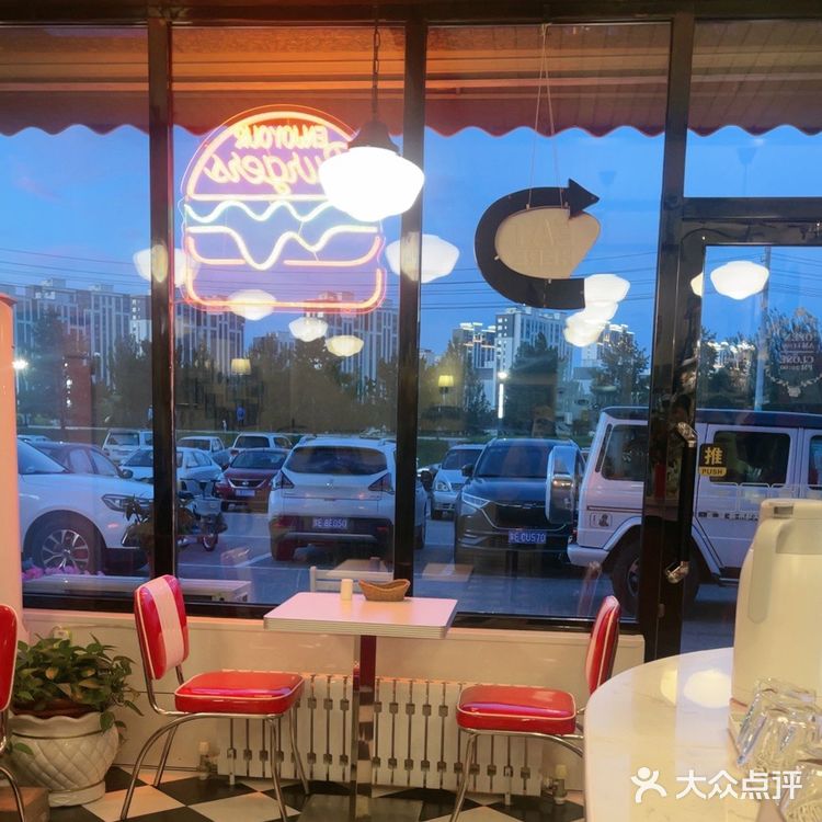 回味无穷！在呼伦贝尔品尝正宗手工汉堡的美妙体验