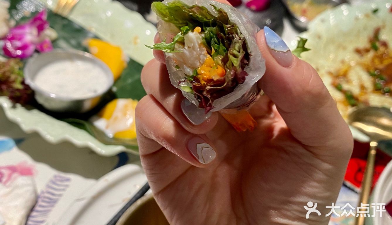 这回补了上回没吃上的芒果饭和春卷儿
