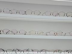 -美式眼镜·授权蔡司.依视路.尼康.豪雅.明月(南翔印象城店)