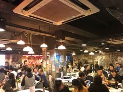 大堂-鲜入围煮花胶鸡海鲜火锅