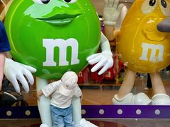 -m豆巧克力世界(上海世茂广场店)