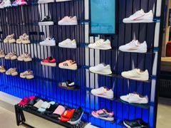 -阿迪达斯(武林银泰三叶草店)