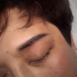 -一个差评成就的纹眉店