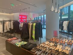 -URBAN REVIVO(上海中庚漫游城店)