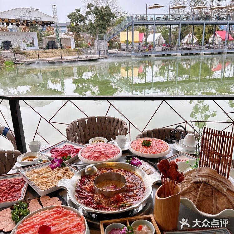 🌹……浪漫玫瑰主题火锅，小仙女们别错过哦