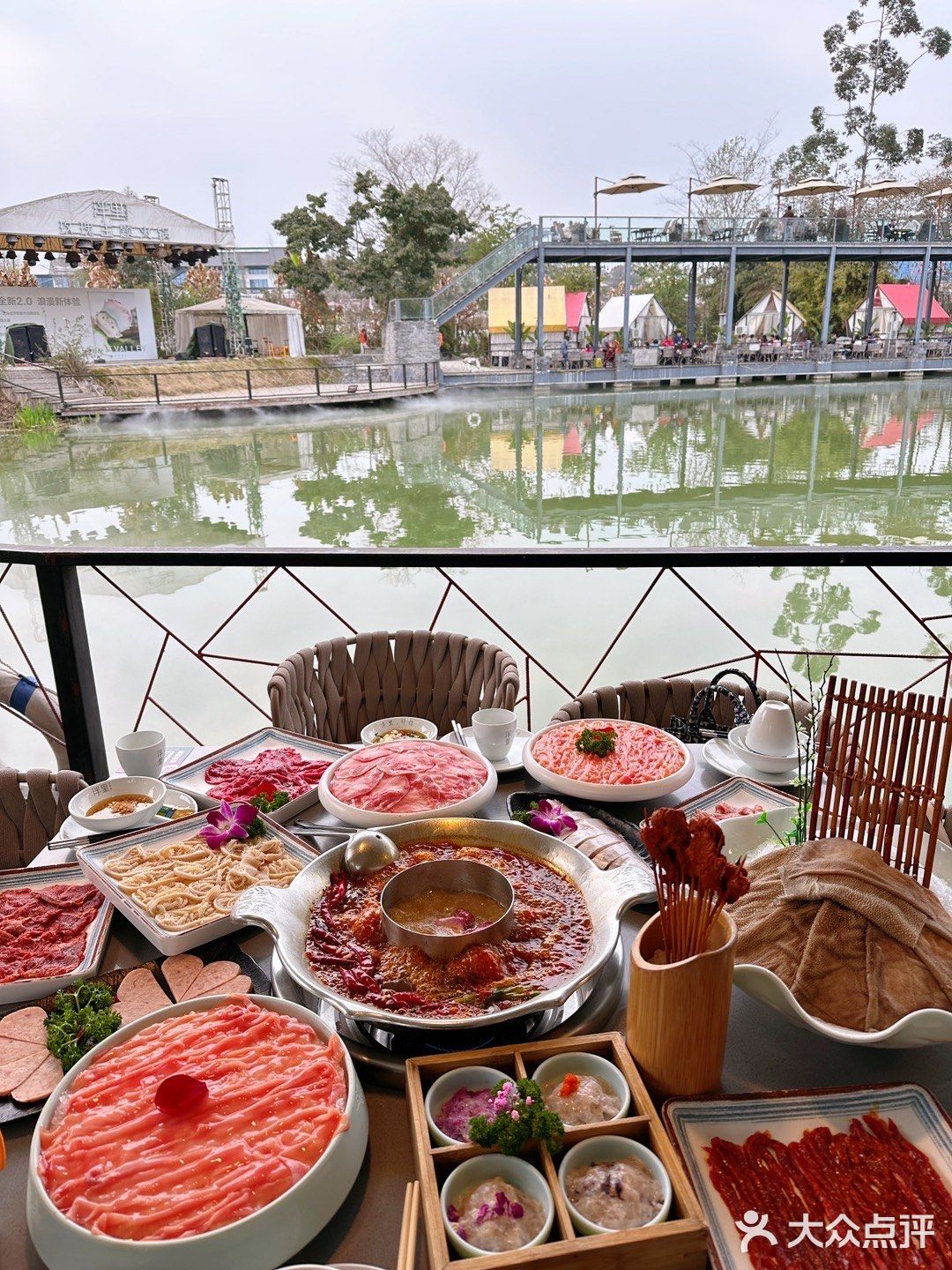 🌹……浪漫玫瑰主题火锅，小仙女们别错过哦